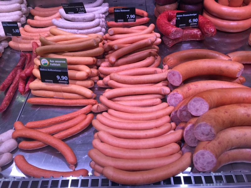 charcuterie-PEYMEINADE-min_sausages_meat_butchery-1069321